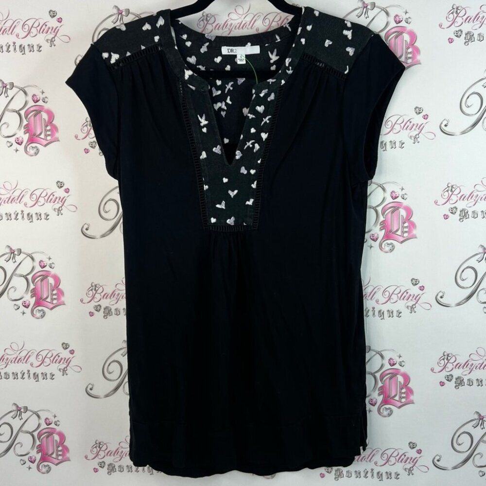 DR2 tshirt hearts crochet detail heart birds Black Blouse with White Pattern